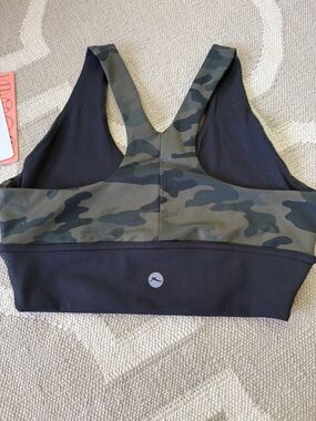 NWT Women’s Gottex Olive & Black Camo Sports Bra. Super Soft fabric. Clean home